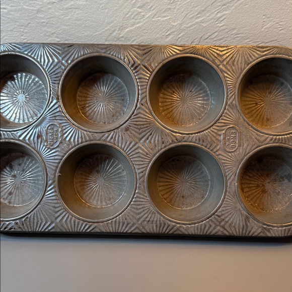 Set of Three Vintage Muffin Tins, (2) EKCO 13.5” x 7”, (1) OVENEX 10” x 5.25” - Picture 3 of 12